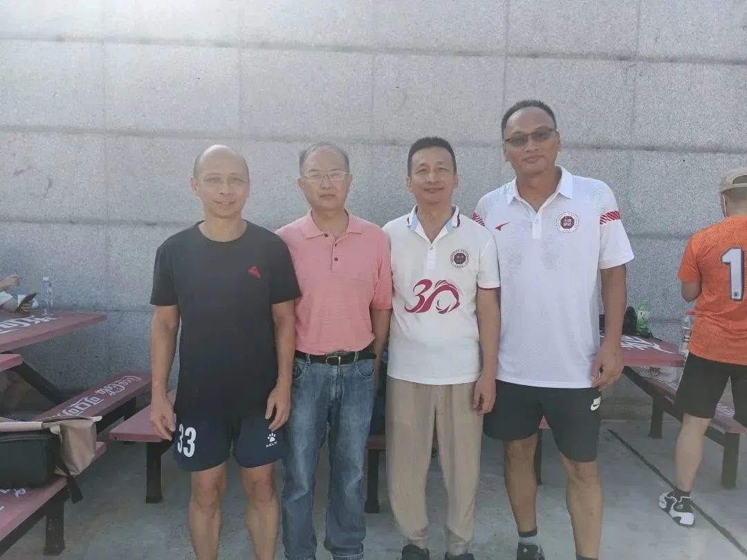 踢足球的学长,踢足球印象深刻的同学