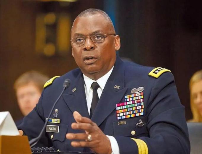 6月3日消息：美军机抵近山东舰，歼16没给歼15机会，与美机拼*刀刺**