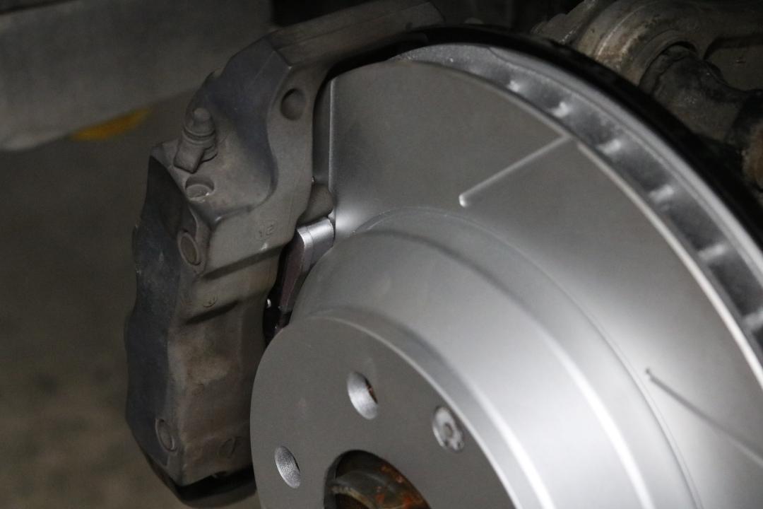 奥迪q7报废厂,老款奥迪q7出车祸