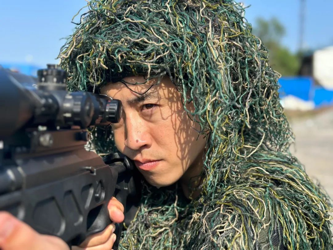 高温遇到警察的图片,高温下他们仍在坚守训练