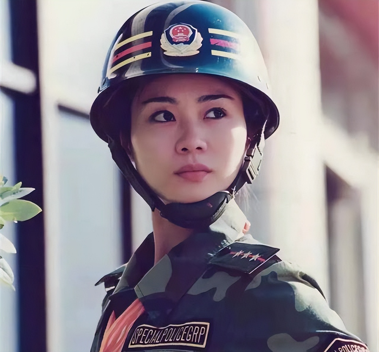 舍不得红唇眼线假睫毛，就别演女兵，这6位女星扮相才叫尊重观众