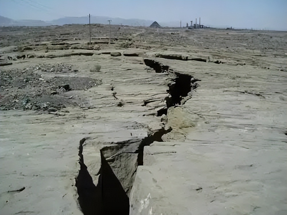 地面找平干后出现裂缝怎么处理,地面大裂缝什么原因