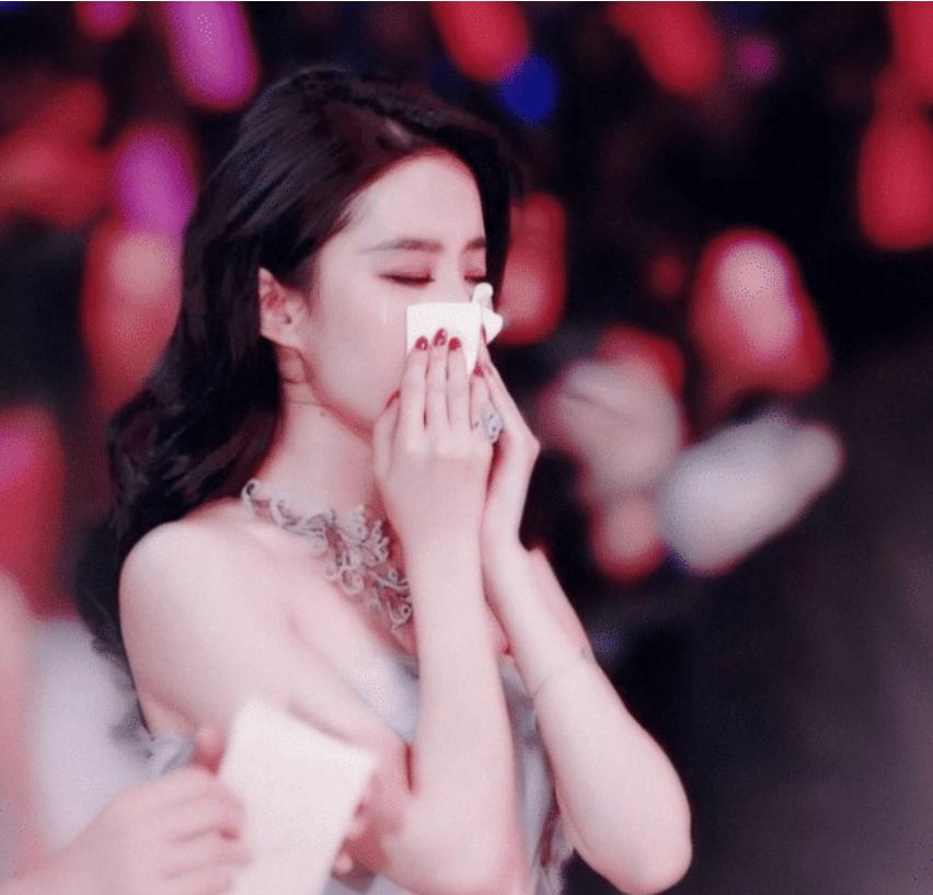 刘亦菲杨采钰比较 (刘亦菲陈金飞杨采钰微博)