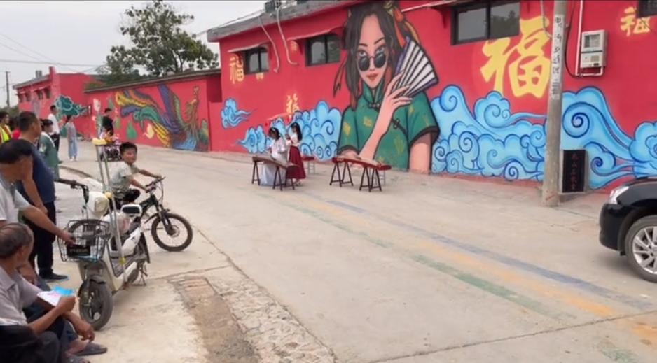 现实版“神笔马良”大新：凭一支笔带全村暴富，被华春莹点赞