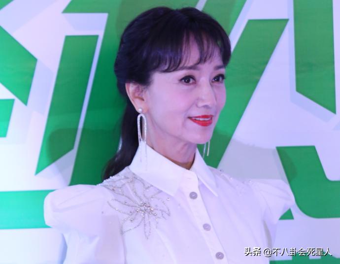 颈纹越来越多越来越显老怎么办,顽固又显老的颈纹