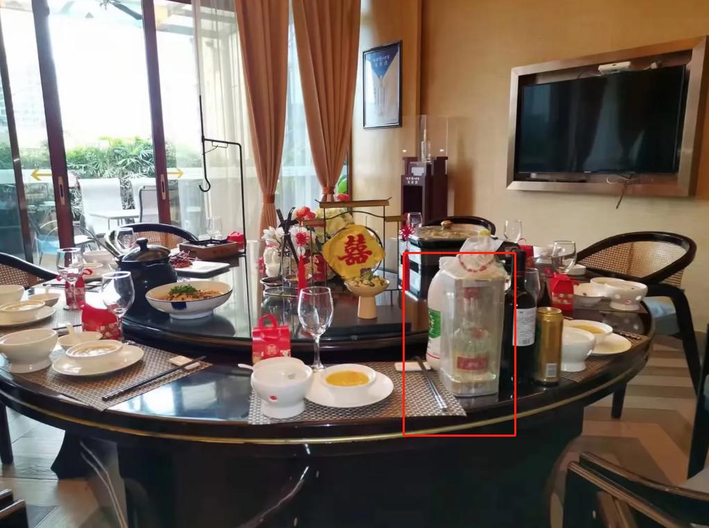 11月20日,河北土豪参加外甥结婚酒席,随礼“过多”引热论,为啥