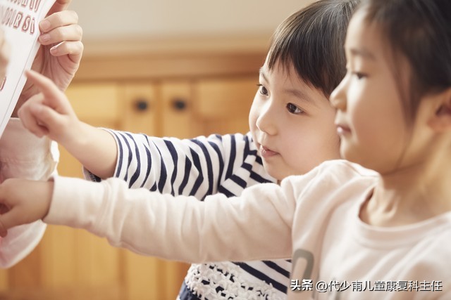 4岁宝宝说话结巴表情都变了,4岁孩子说话有点结巴表达不清