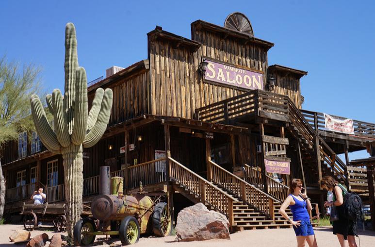 美国19岁小伙买彩票中了1千万,英国大叔买彩票中5800万