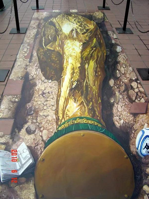 2010-6-12支持南非世界杯自己喜欢足球队的投票器亮相王府井