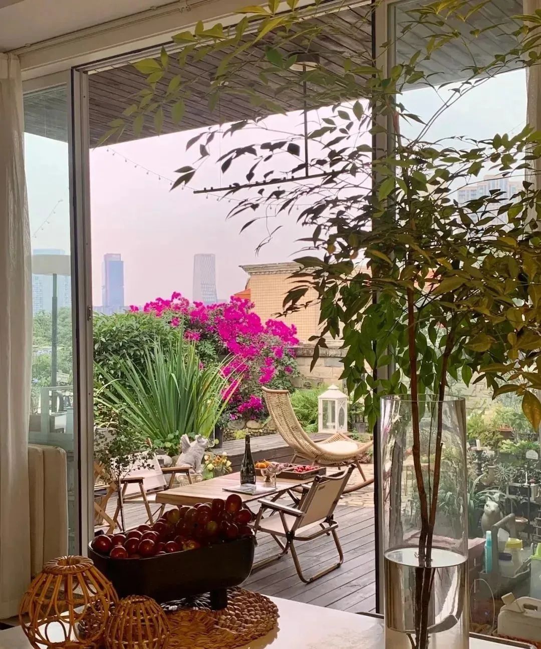 老公不顾反对买露台的顶楼房子,老公坚持买顶楼住不到半年