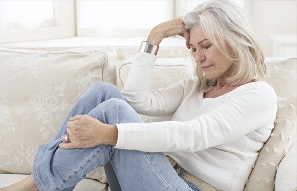 女性更年期“刚开始”和“快结束”，分别有啥表现？建议了解一下