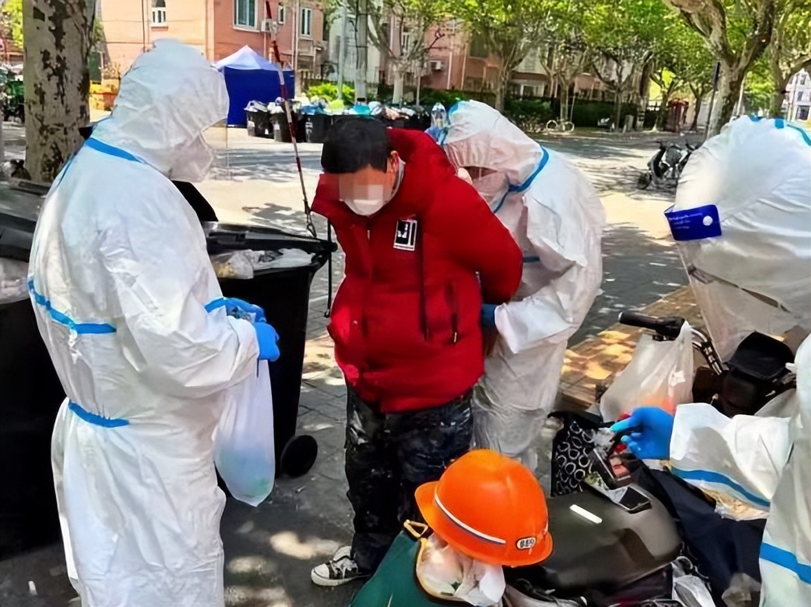 上海一骑手6桶泡面20个鸡蛋,嫌贵别买