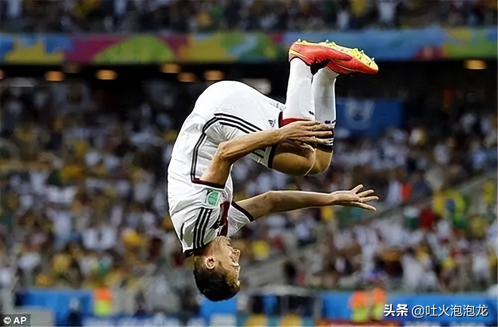 足球进球庆祝动作集锦,那些精彩进球瞬间足球