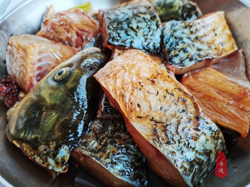 草鱼这样吃才过瘾教你秘制做法,草鱼这样做鲜嫩又多汁特别下饭