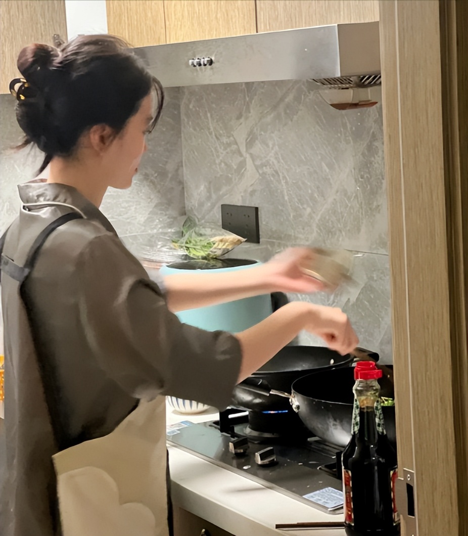 八岁男孩眼球被溶解,20分钟孩子眼球溶化无力回天