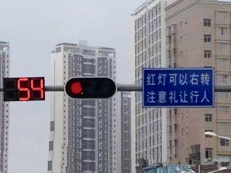 直行道右转算违章扣6分,红灯走非机动车道右转扣几分