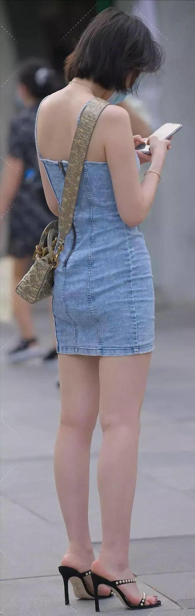 夏季小心机镂空修身包臀连衣裙,秋季包臀蕾丝连衣裙搭配外套