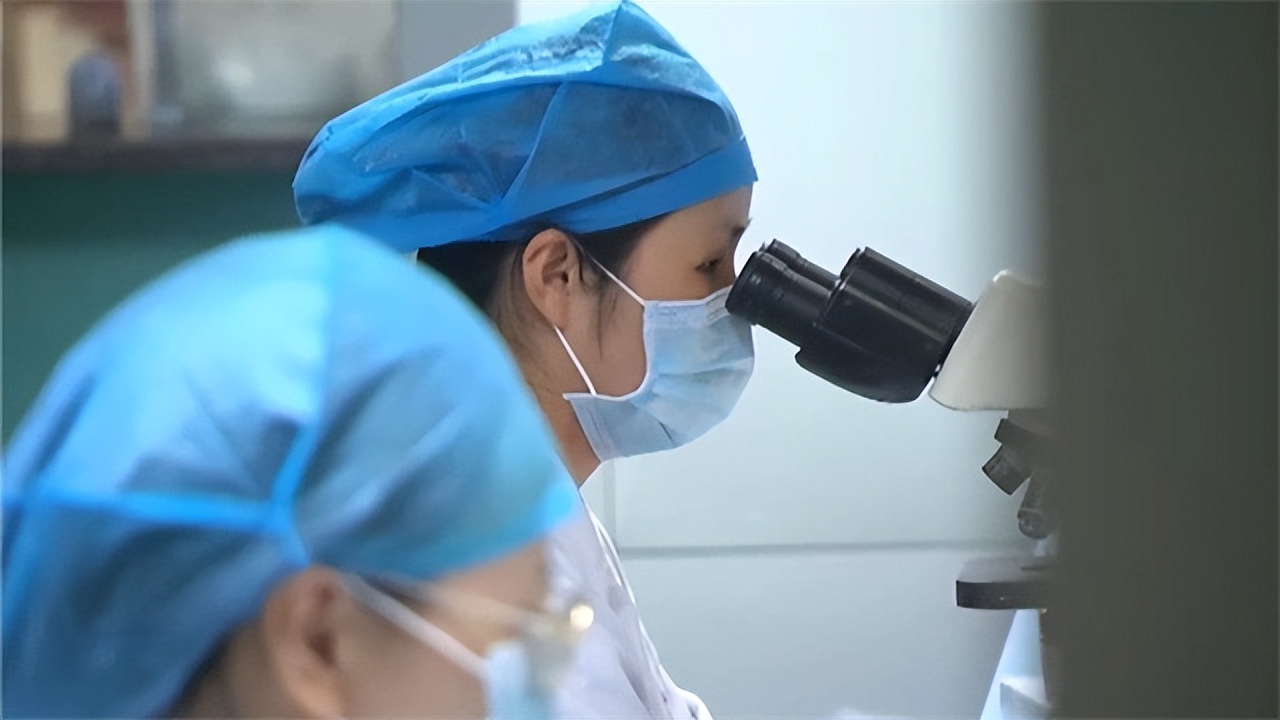 刚出生的小孩长满了黑斑,刚出生小孩皮肤黑斑