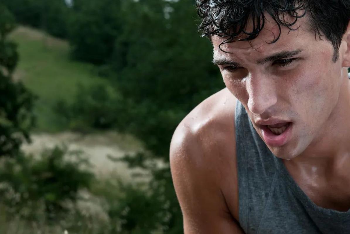 跑步出汗和因为热出汗区别,跑步就大量出汗是什么原因