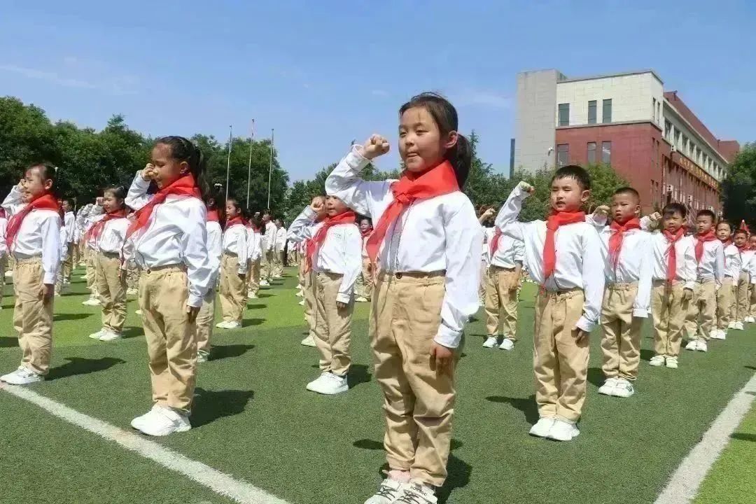 学习二十大，争做好队员|富平县各级少先队组织开展少先队员入队仪式暨庆“六一”文艺汇演主题活动