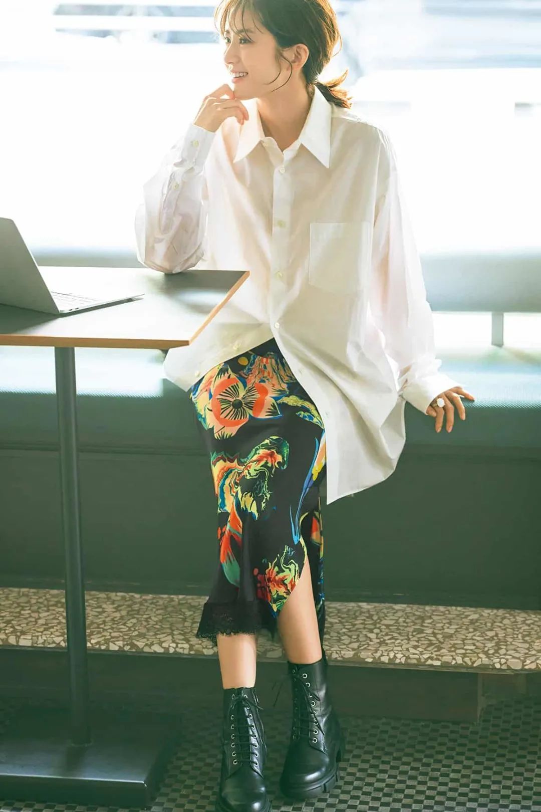 穿裙子靴子过年,过年穿了裙子显瘦