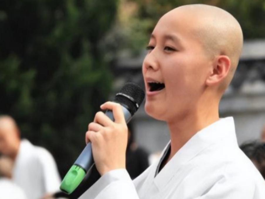 五台山出现浓妆艳抹的尼姑,五台山“尼姑”浓妆艳抹