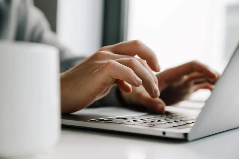 久坐屁股疼是腰椎引起的么,久坐导致屁股和腰的连接处疼痛