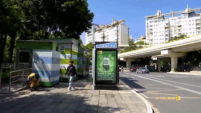 不方便！公交站牌上的编号看不清？昆明公交广告传媒立刻回应