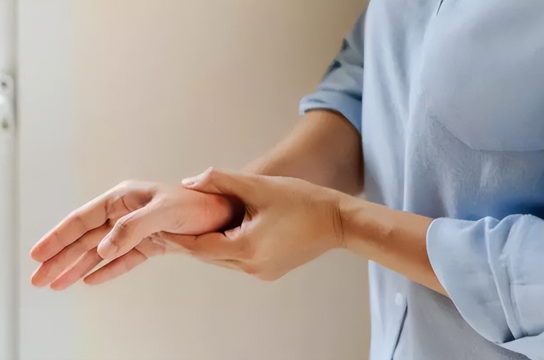 腕管综合征手指发麻怎么治疗,颈椎压迫手指发麻怎么治疗