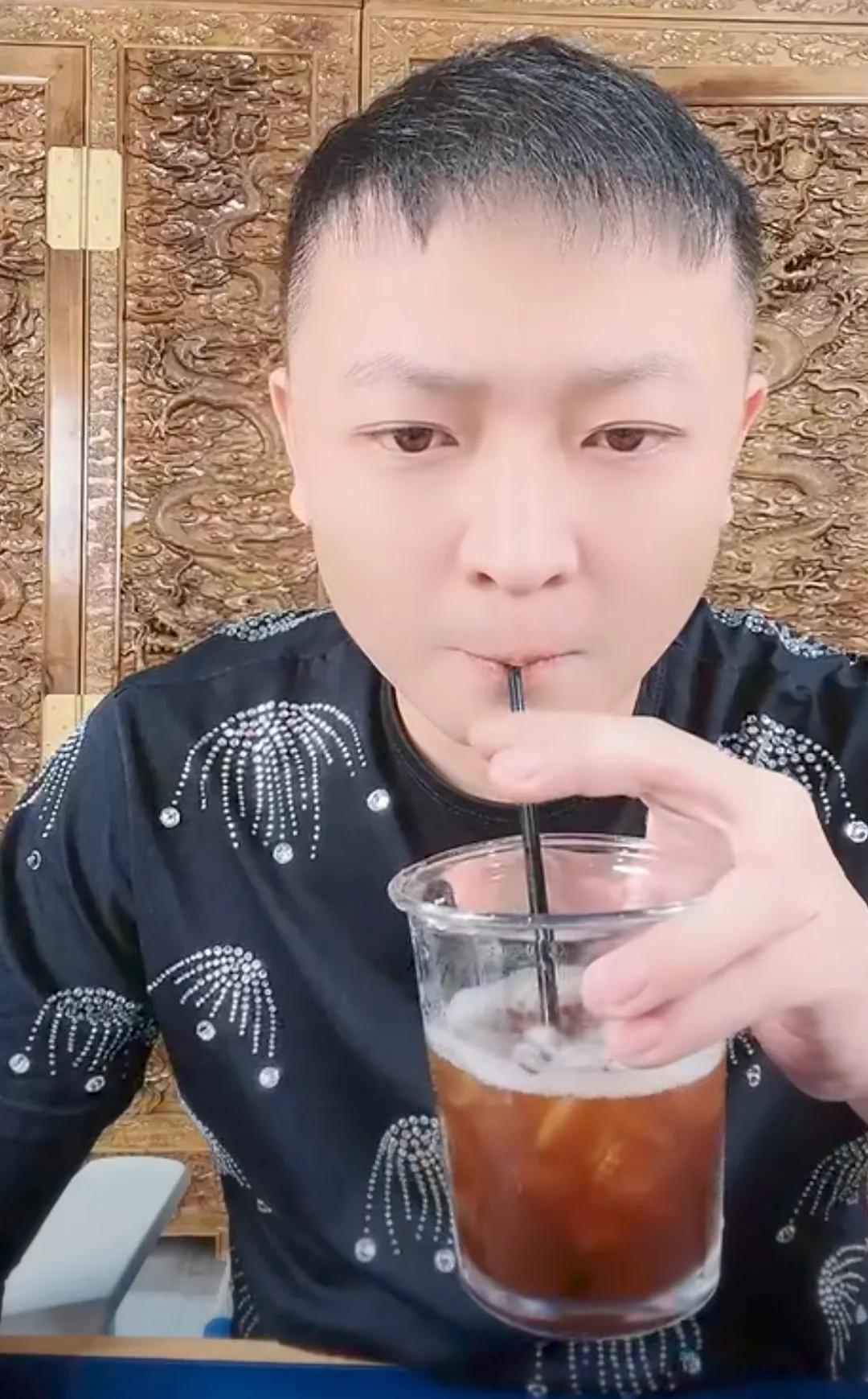 死磕辛巴辛有志！二子爷宣布新品发布会，向快手风向标看齐