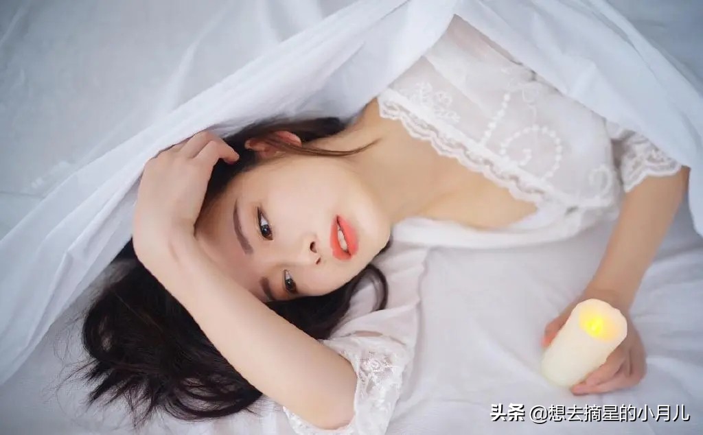 搞笑一刻:美女这波操作我还没见过,难道这样上车有什么说法?