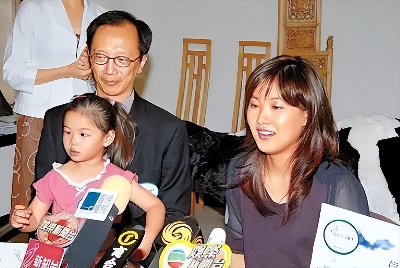 跳水皇后伏明霞嫁给了谁,跳水女皇伏明霞吴敏霞