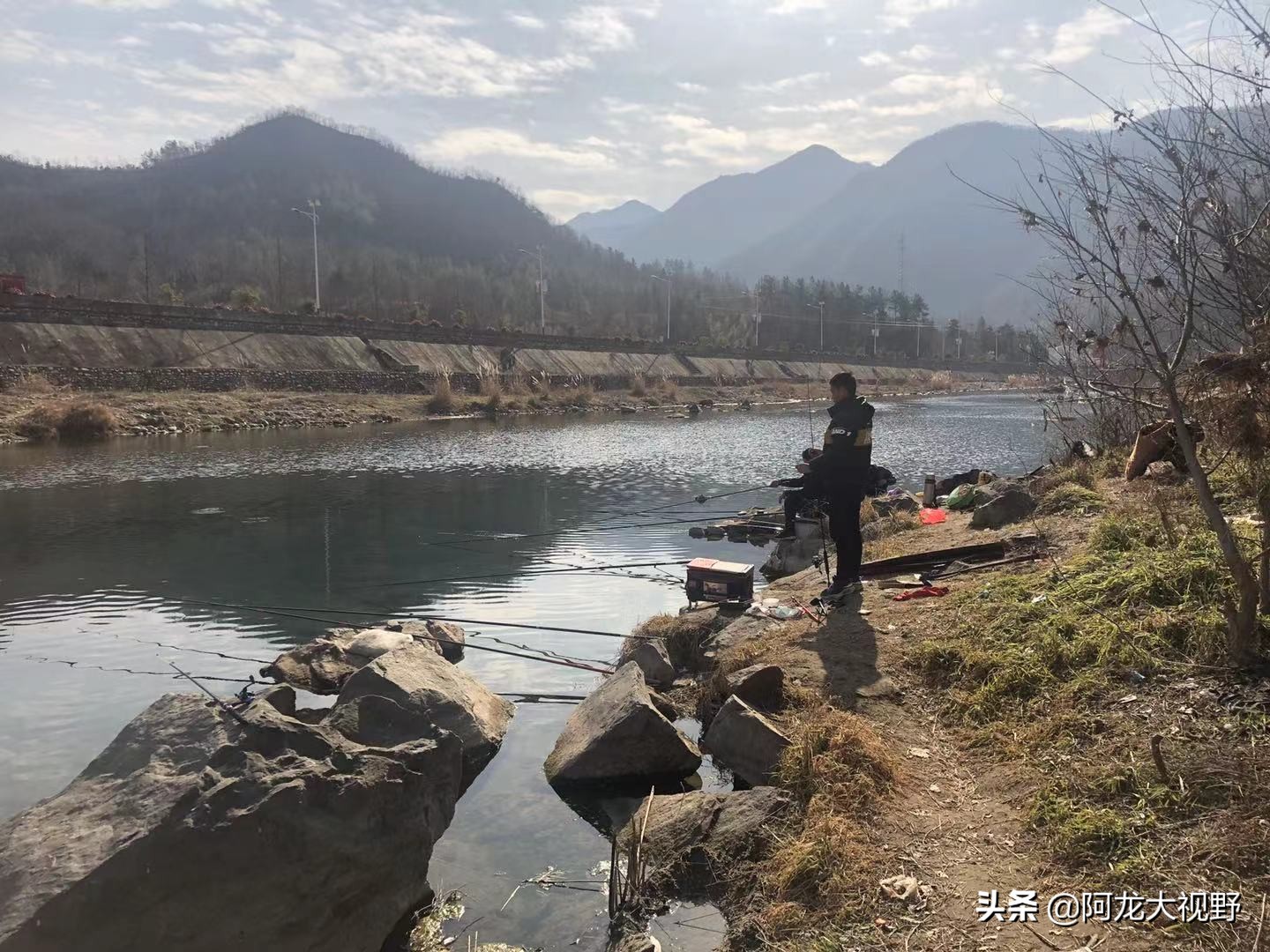野钓：小河道巧夺大板鲫和黄骨鱼！分析得当，渔获自然少不了