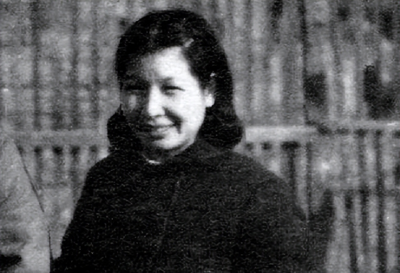 西路军军长牺牲,红军牺牲后妻子苦苦等候70年