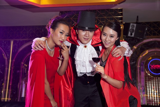 ktv女服务员遭醉酒后续,ktv醉酒女服务员被举报