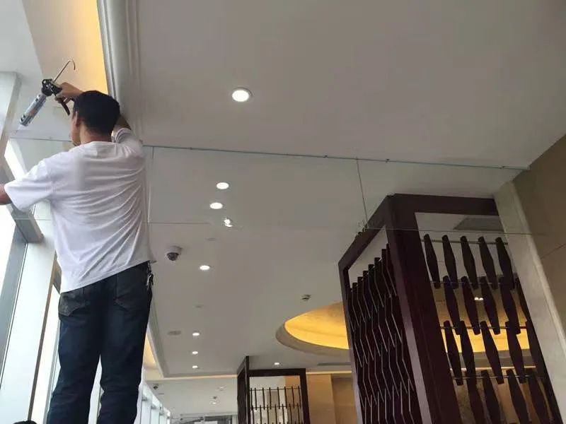 挡烟垂壁是采用什么材料制作成的,挡烟垂壁工艺节点