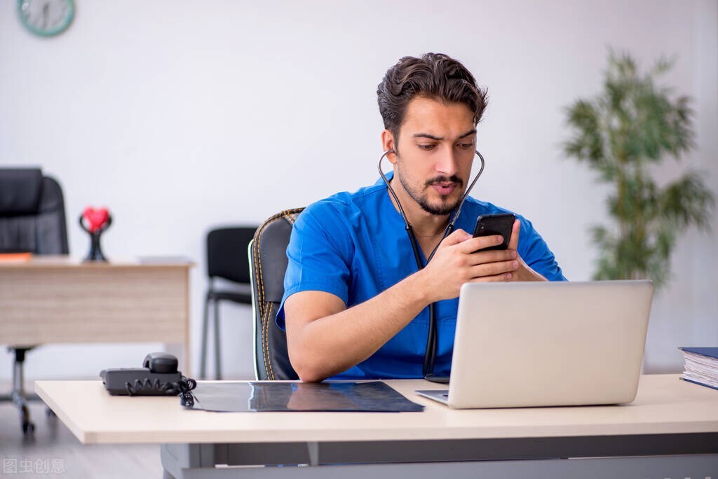 大学将毕业了是选择创业还是上班,安安稳稳上班好还是出去创业好