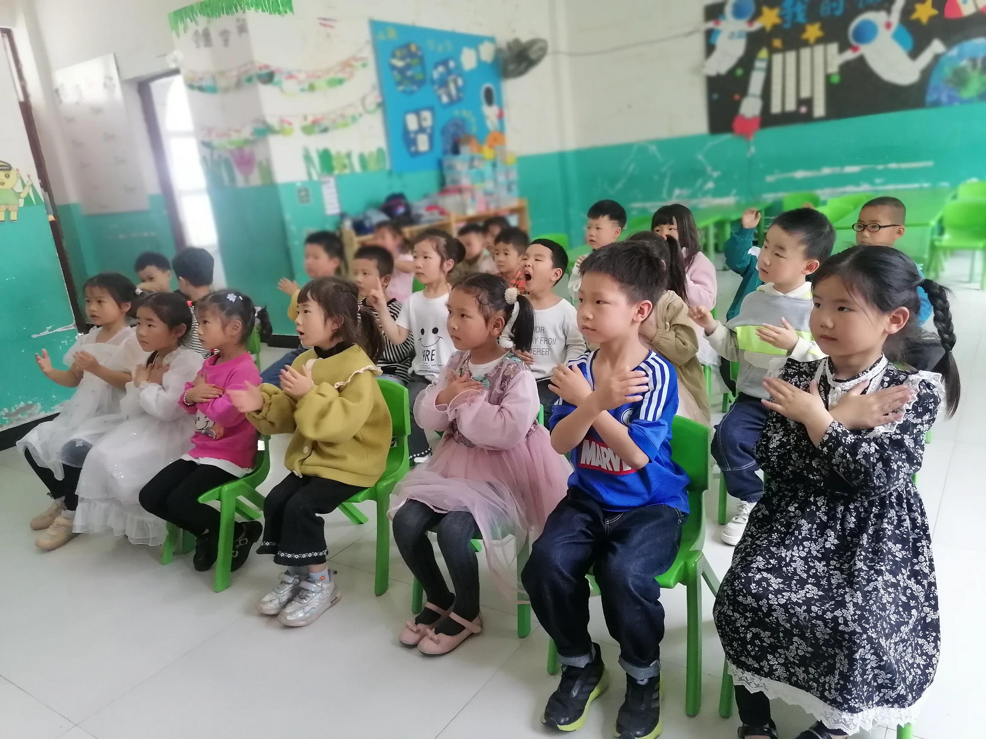 母亲节玲珑新村幼儿园亲子活动,幼儿园五月感恩母亲主题教育