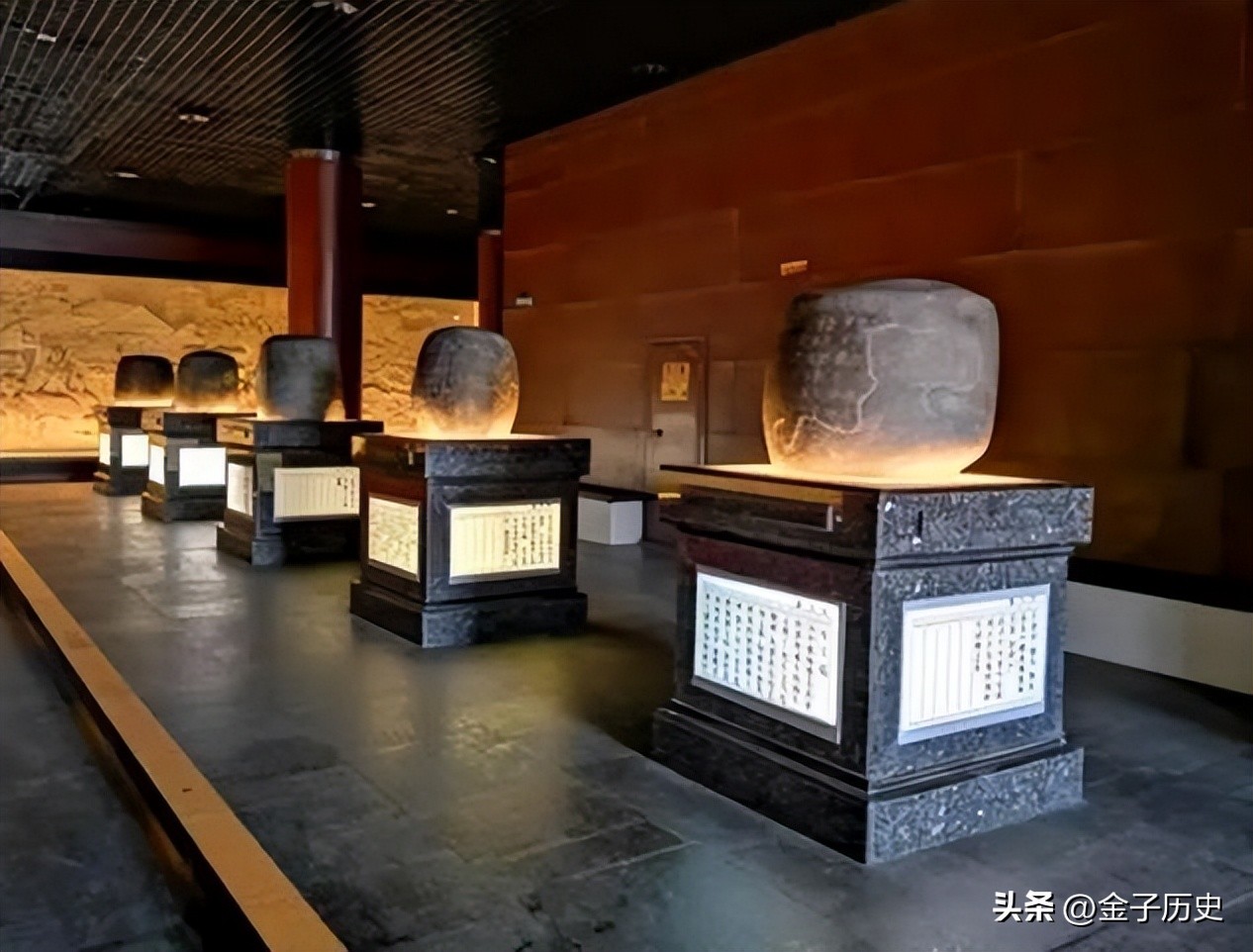 蒋介石败逃台湾，因飞机超重无奈卸下石头大鼓，如今成镇国之宝