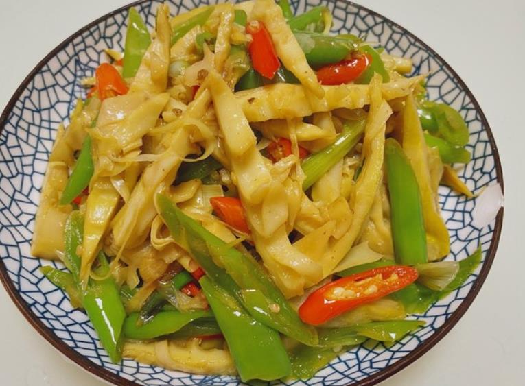 素炒新鲜竹笋的处理方法和做法,炒竹笋要怎么做小的竹笋才好吃