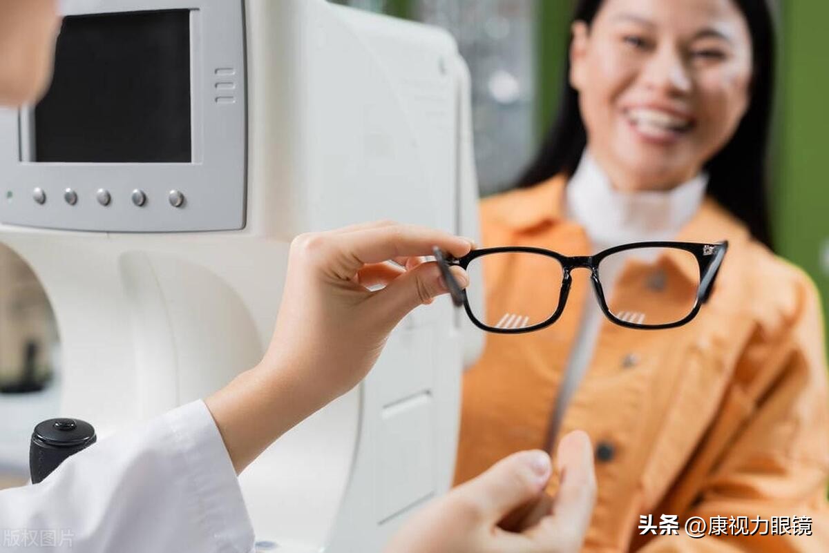 线下配镜不要镜框一般多少钱,线下买眼镜与网上买眼镜的区别