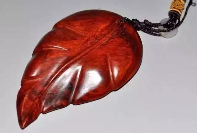 佛手雕件的寓意和象征,翡翠常见的雕件及寓意