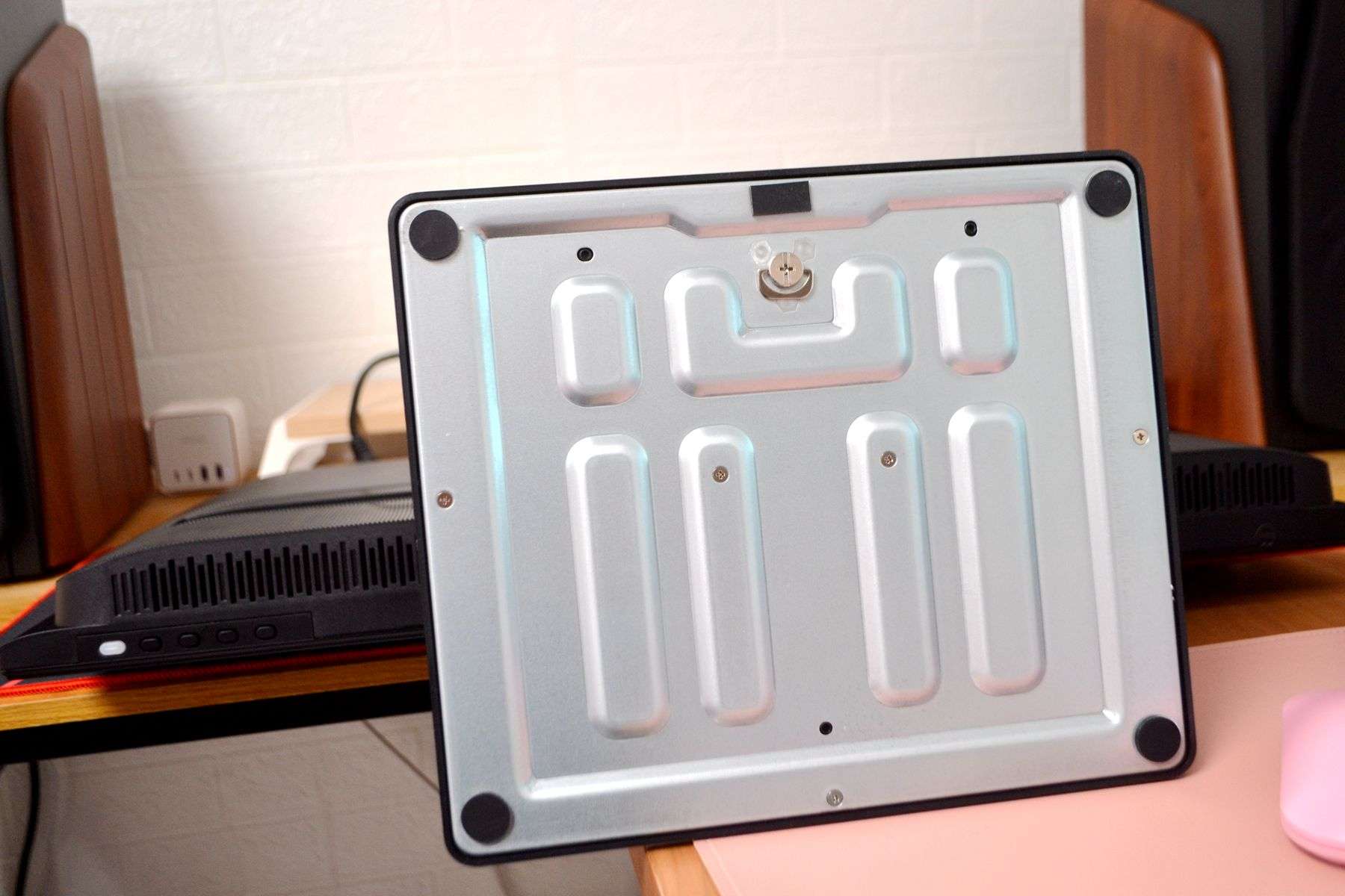 售价不足千元，显示效果媲美万元级，目前质价比最高的4K显示器