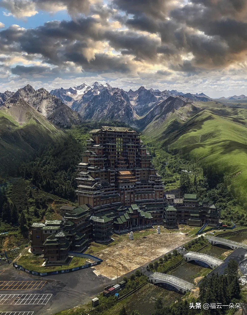 对这个“丑出天际”的兔子，不应仅仅是一拆了之！