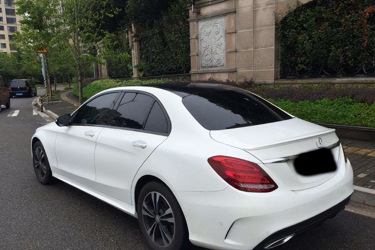 托运轿车一般要多少钱,托运一辆汽车多少钱一公里