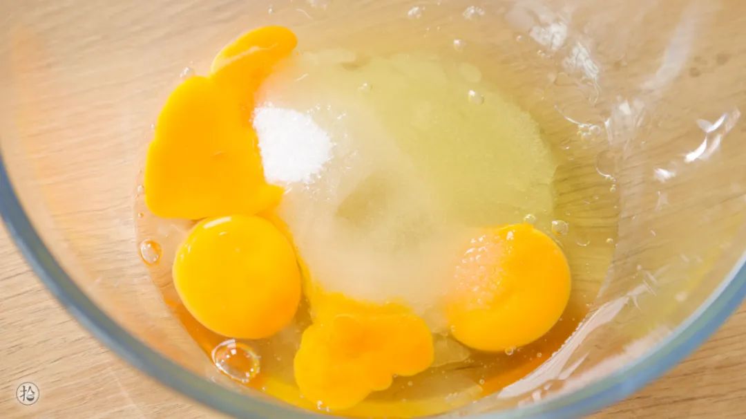 不用烤箱也不用蒸的蛋糕超简单,怎么做不用烤箱不用打发的小蛋糕