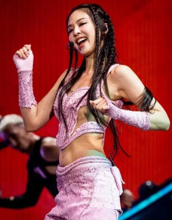 韩国女明星jennie穿衣,韩国女星jennie私服