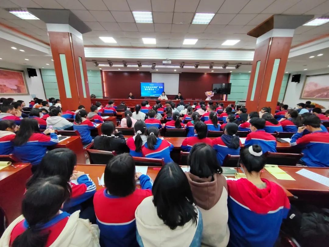 14年后的母校,回到母校上一堂课