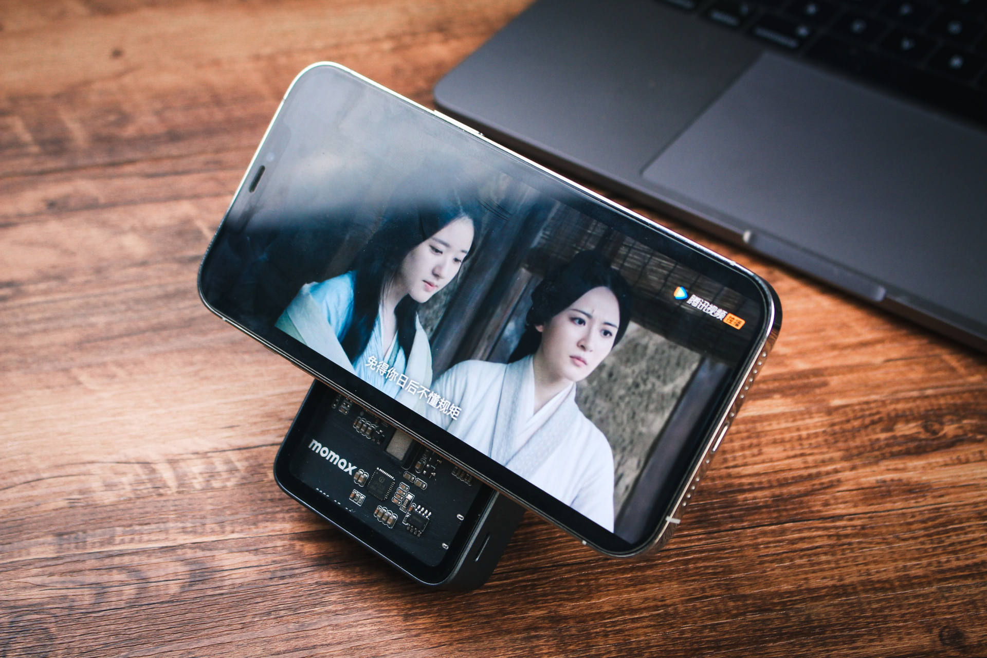 momax摩米士magsafe磁吸充电宝怎么样,苹果magsafe磁吸充电器实测