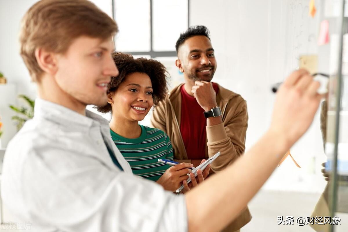 为什么在证券公司买基金有佣金,为什么在股票里赚钱的都会先亏钱